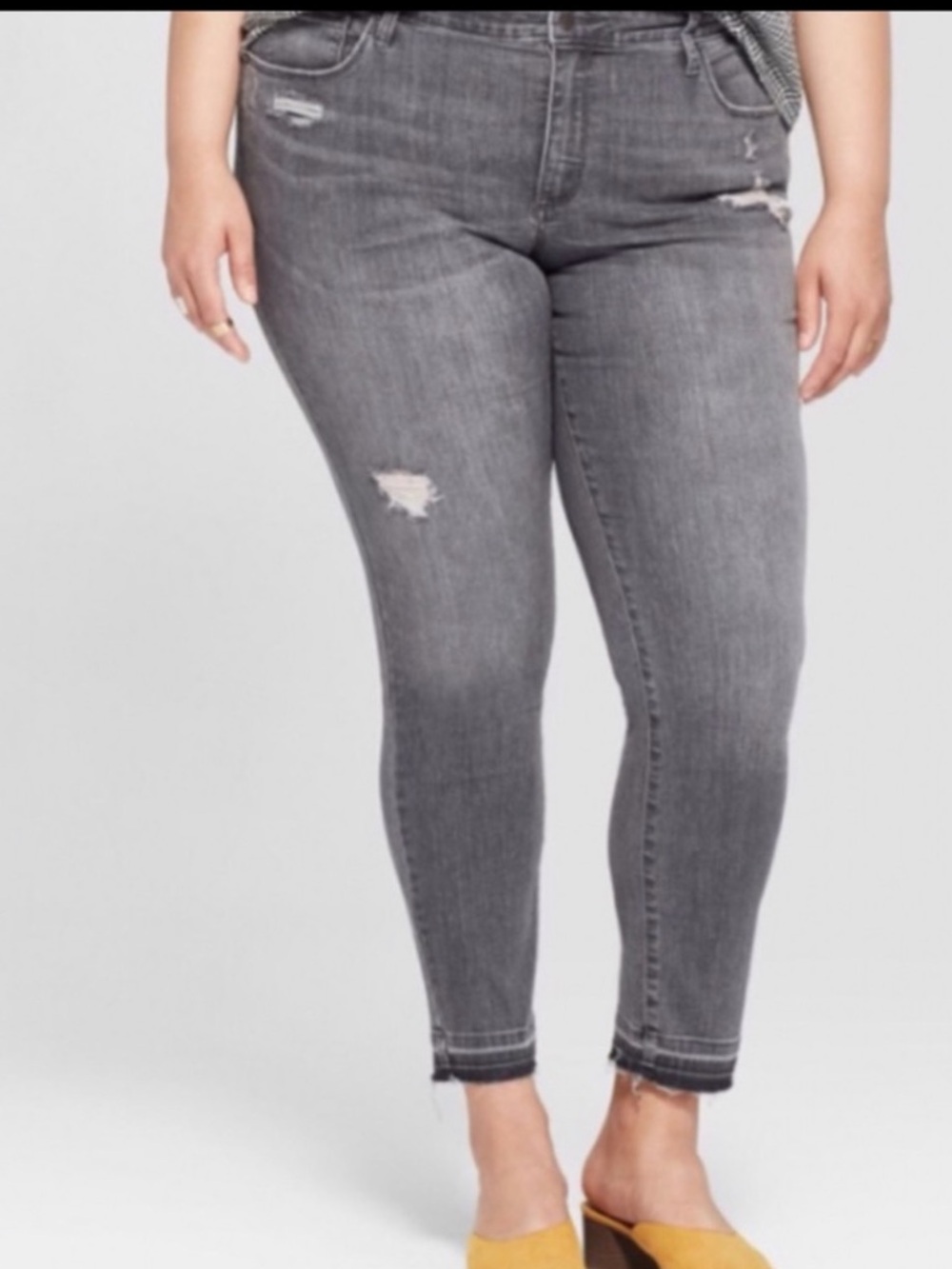 NWOT Universal Thread Distressed Skinny